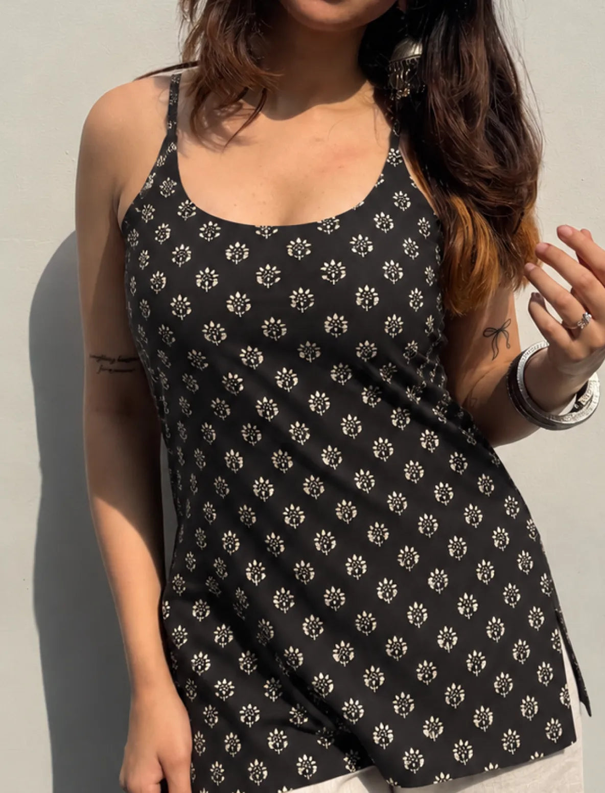 Dhirti Short Sleeveless Kurti