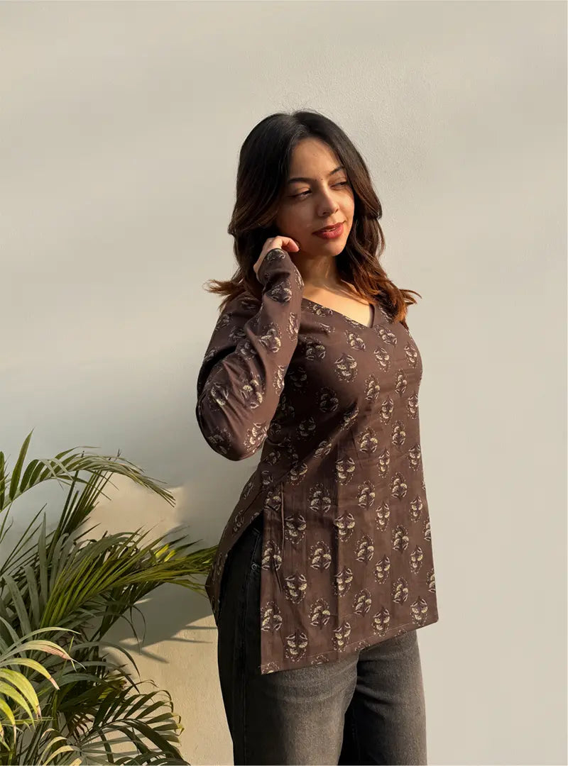 Bayaan Straight Sleeves Kurti by Evara