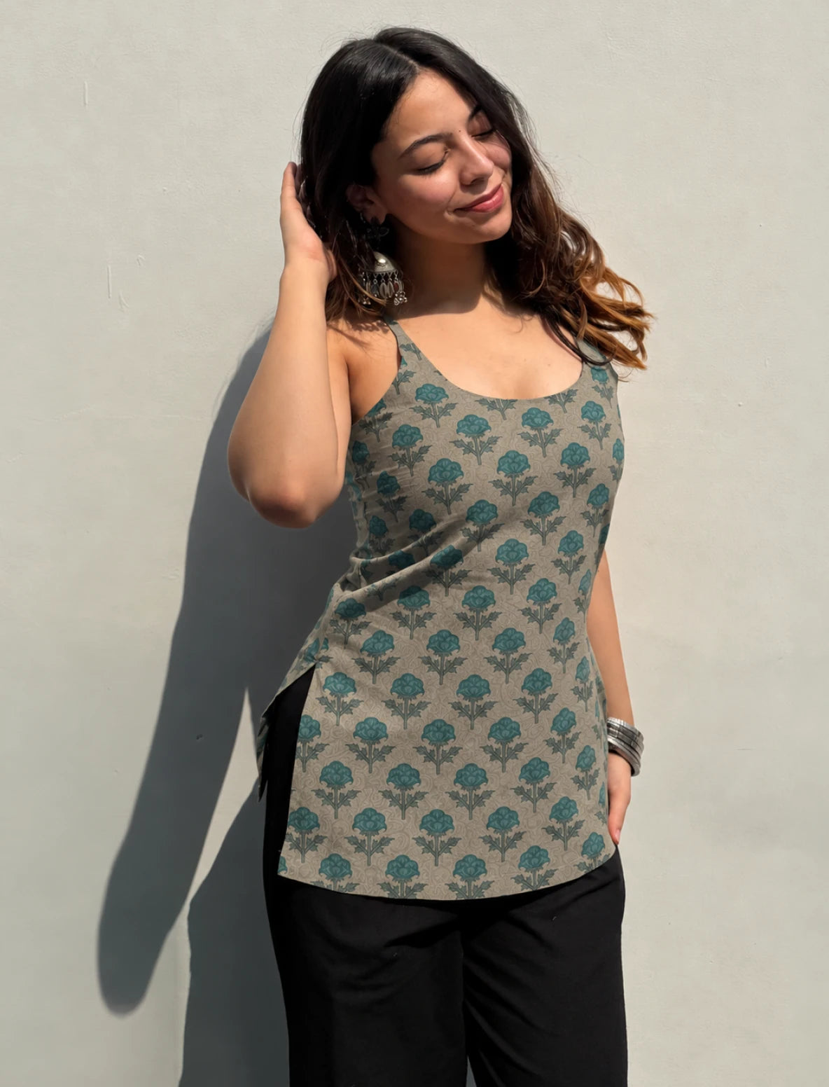 Veda Short Sleeveless Kurti
