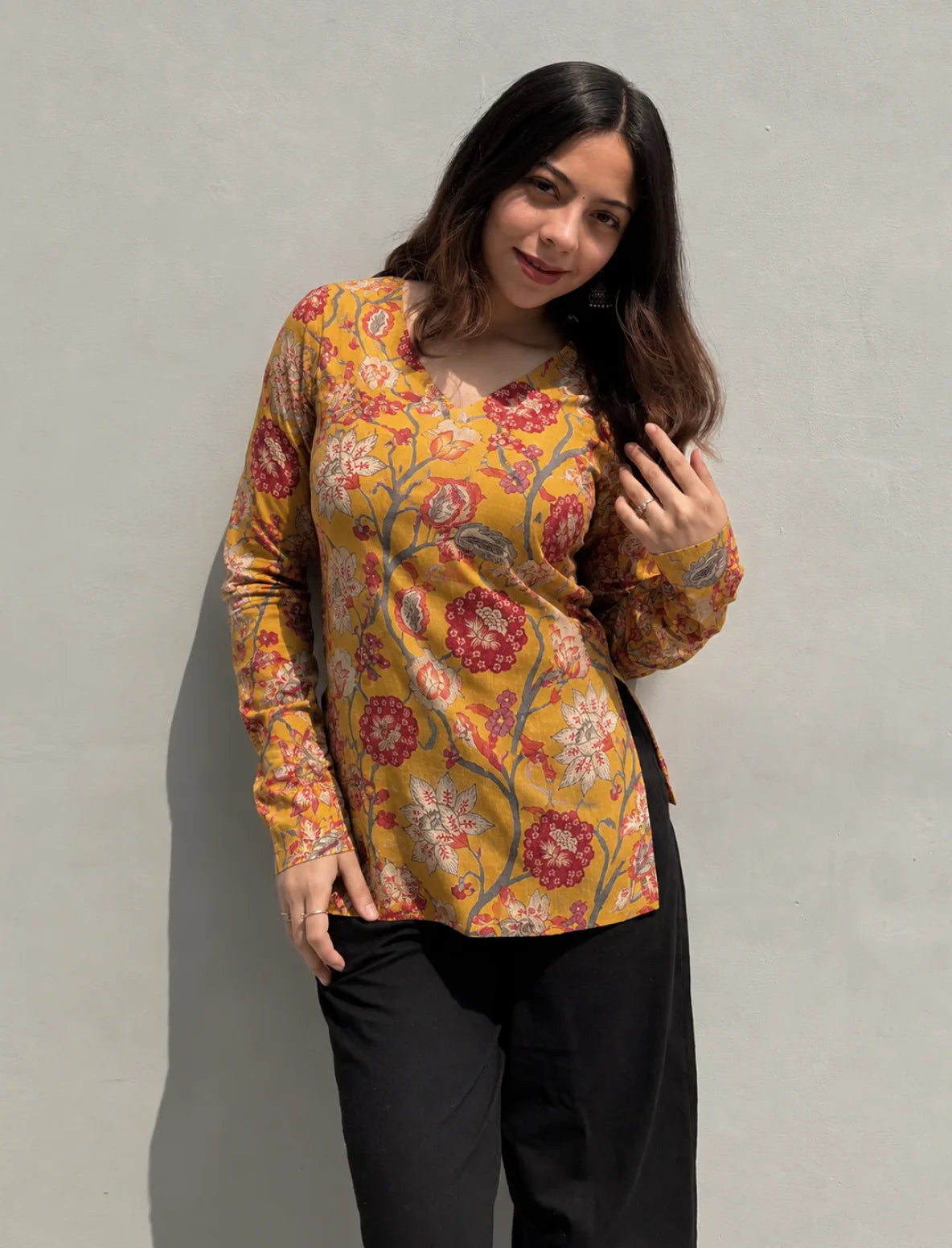 Suvarna Straight Sleeves Kurti