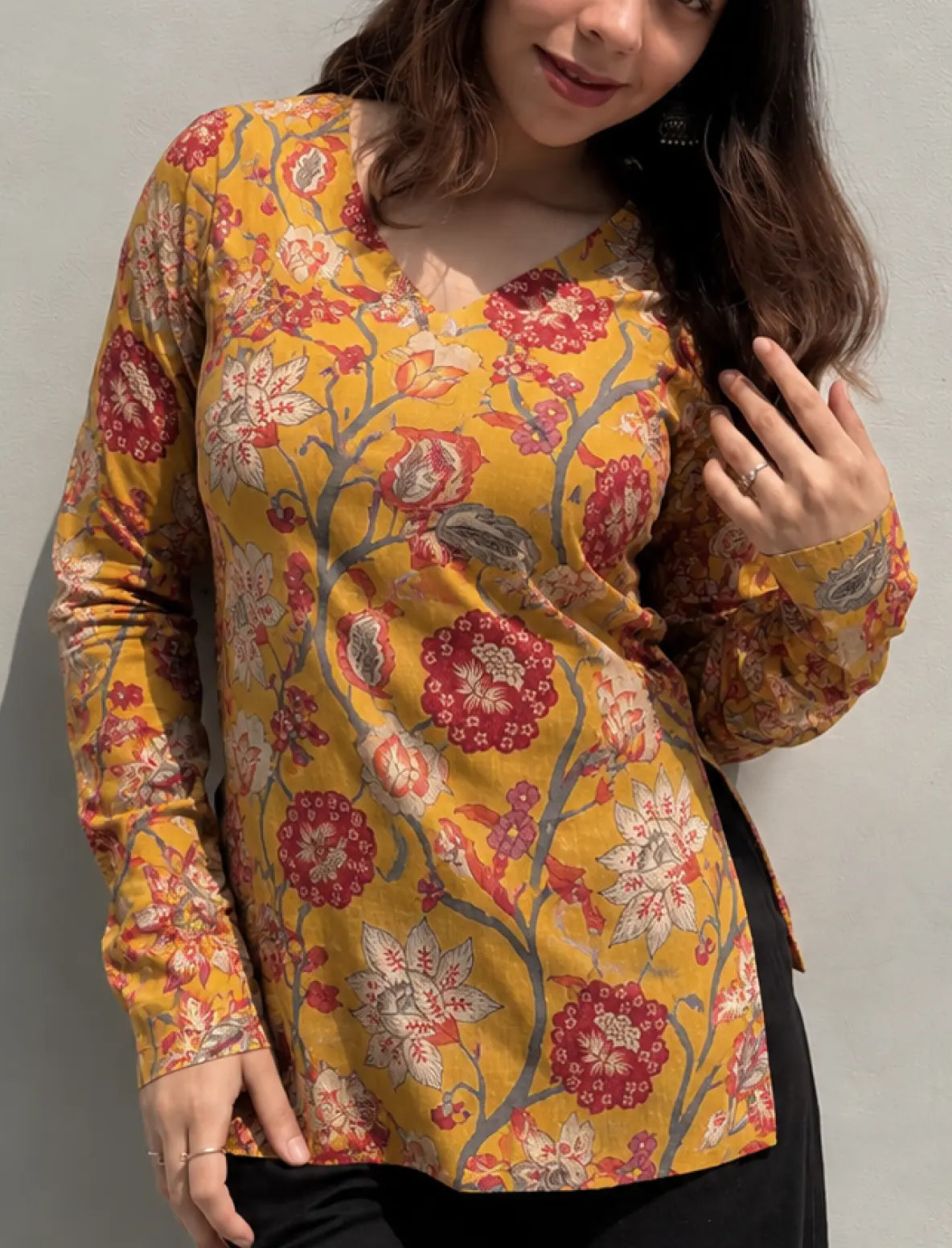 Suvarna Straight Sleeves Kurti