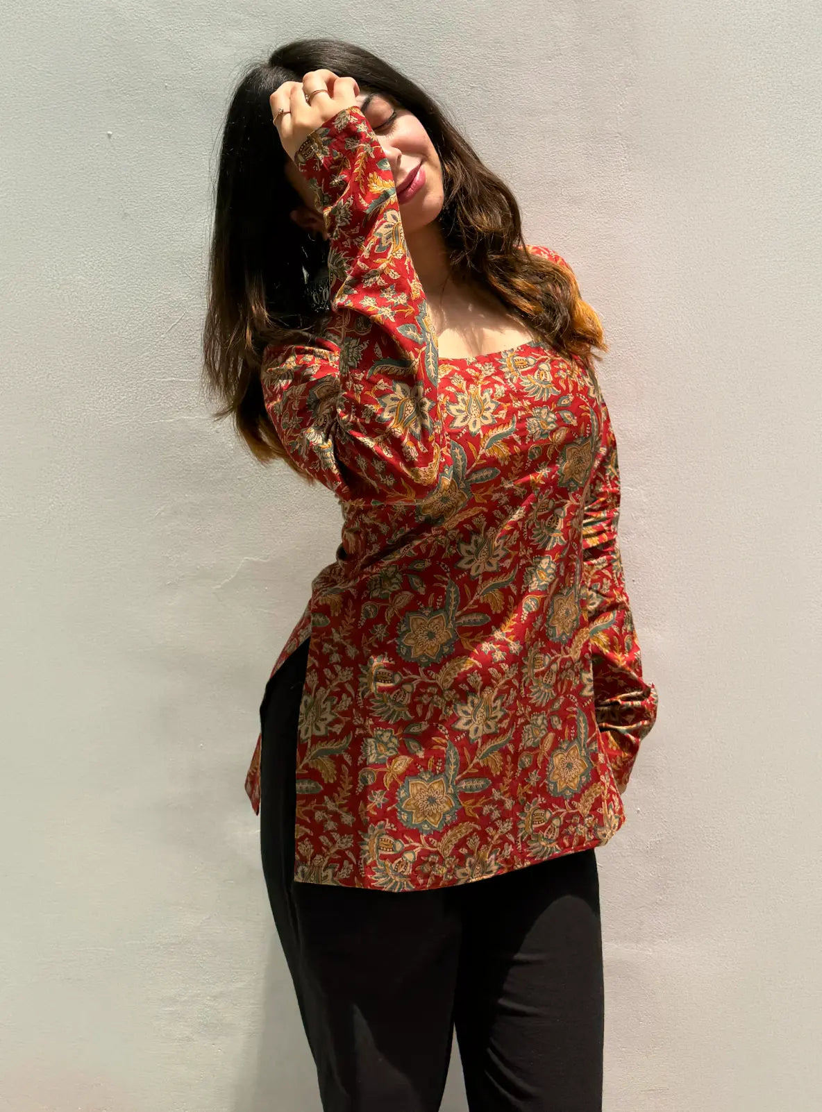 Bijli Gul Boat Neck Kurti