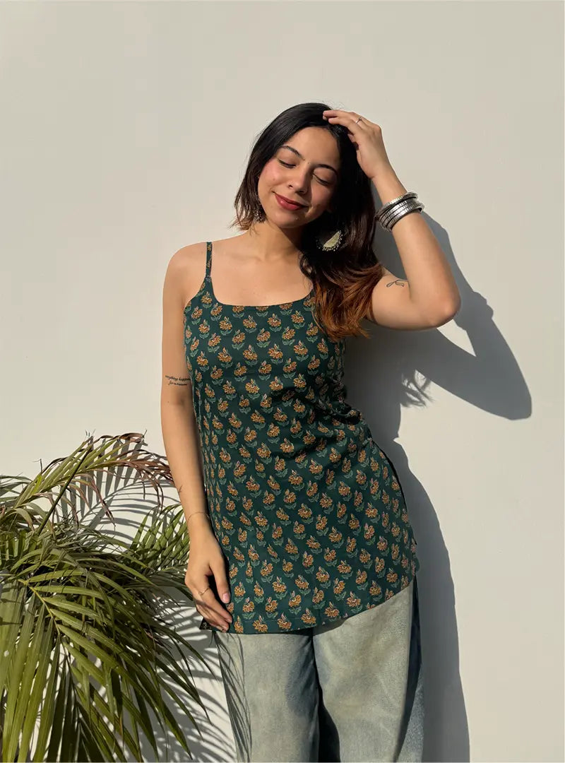 Huzoor Short Sleeveless Kurti