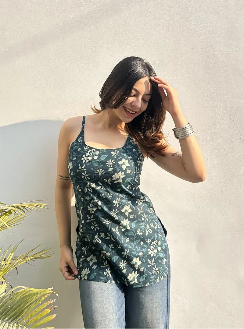 Rida Short Sleeveless Kurti by Evara