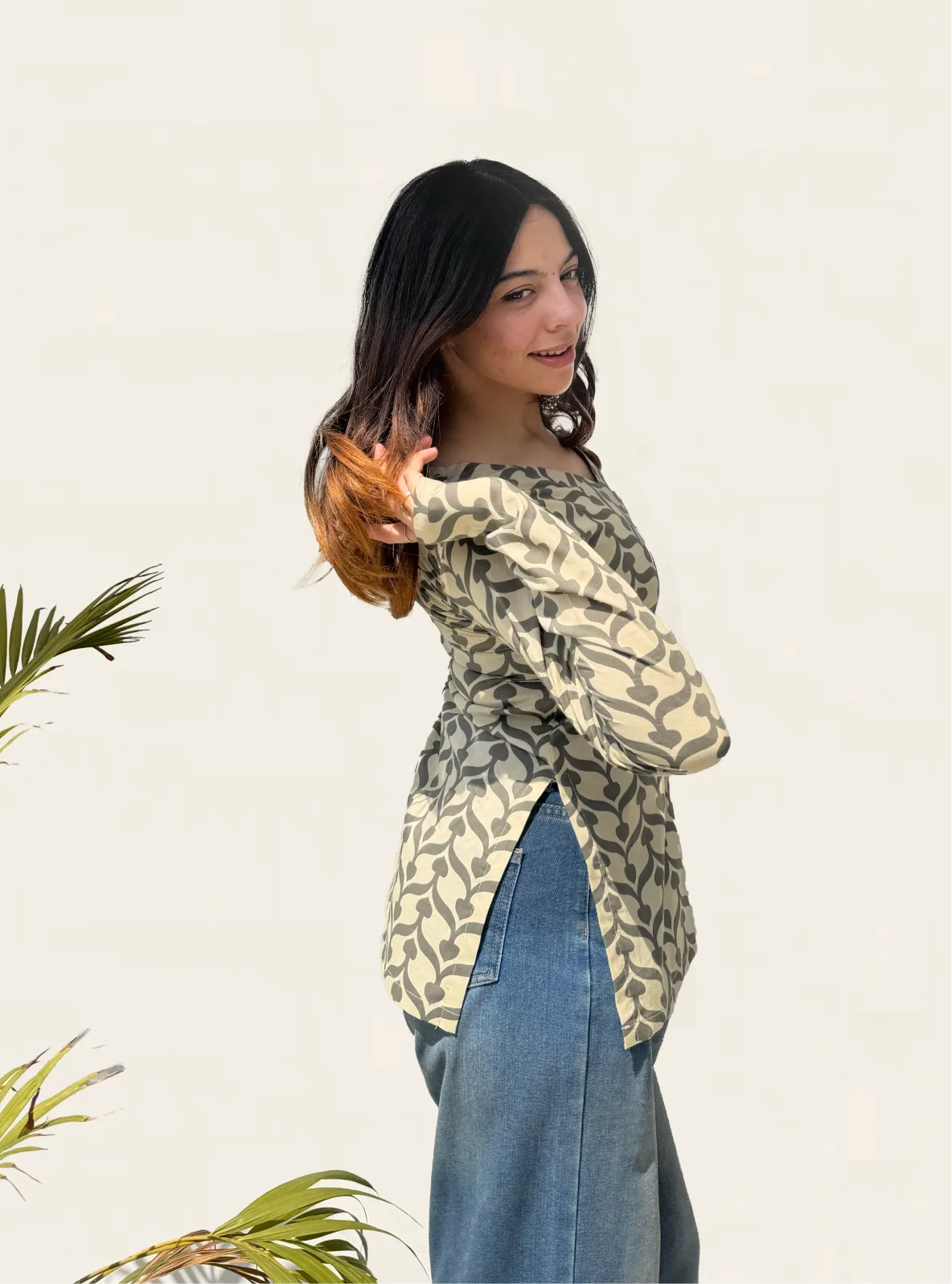 Aditri Straight Sleeves Kurti