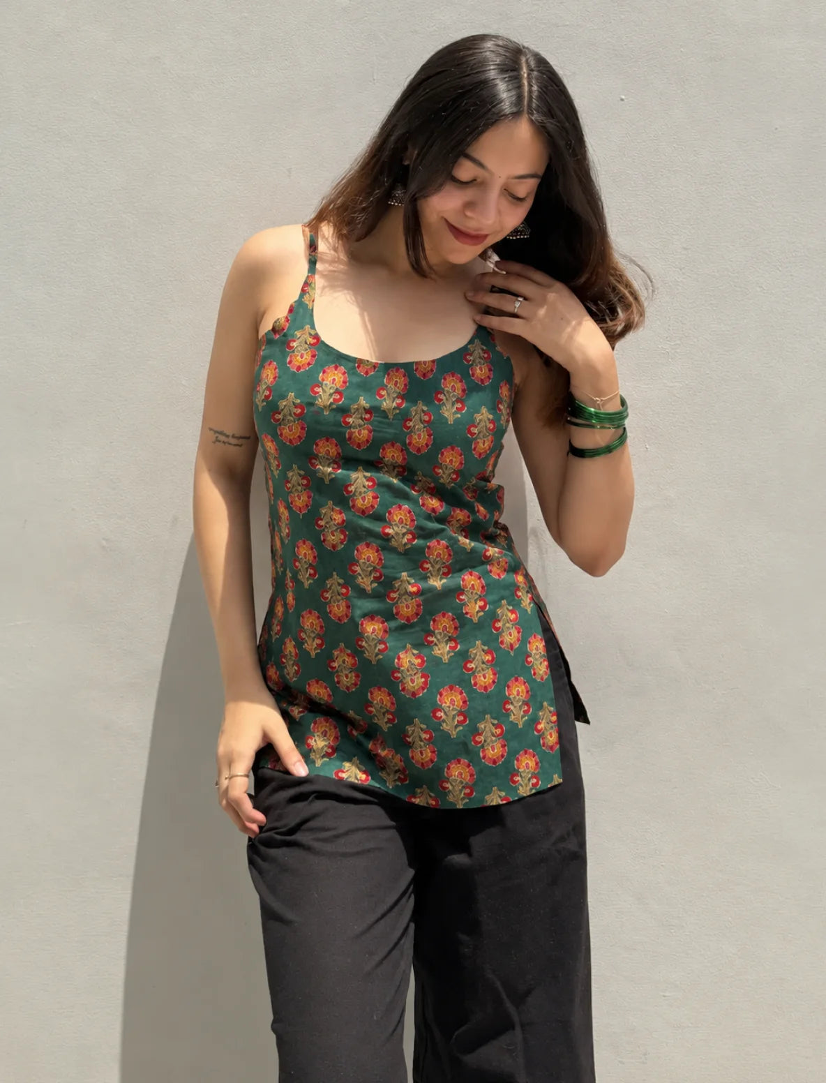 Mrinali Short Sleeveless Kurti