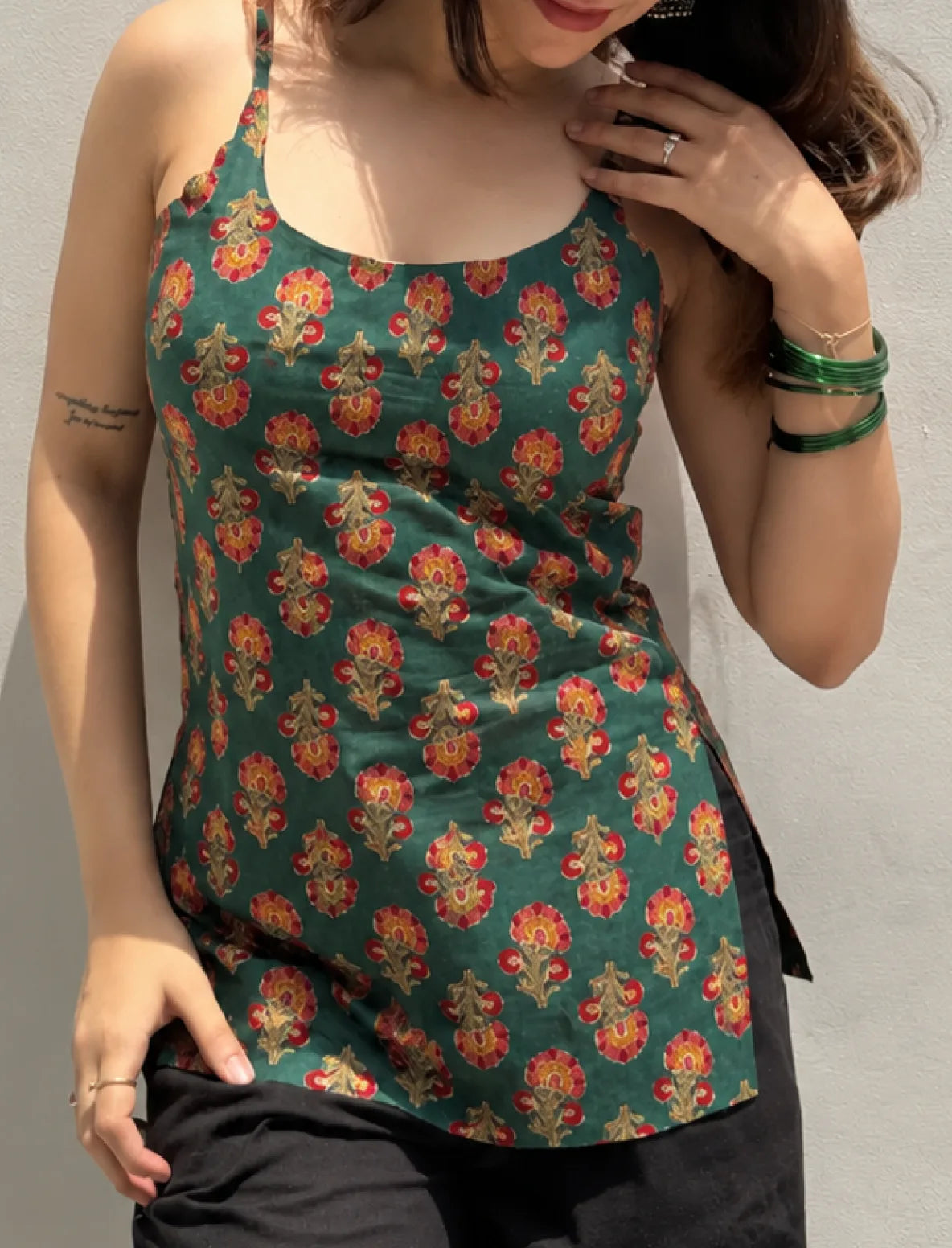 Mrinali Short Sleeveless Kurti