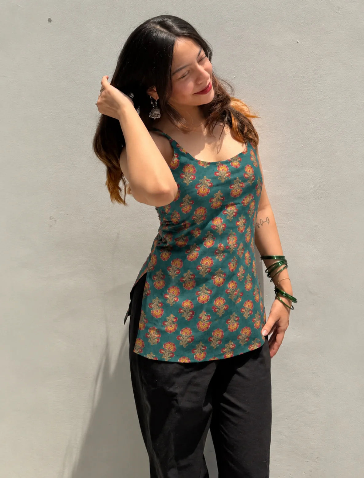 Mrinali Short Sleeveless Kurti