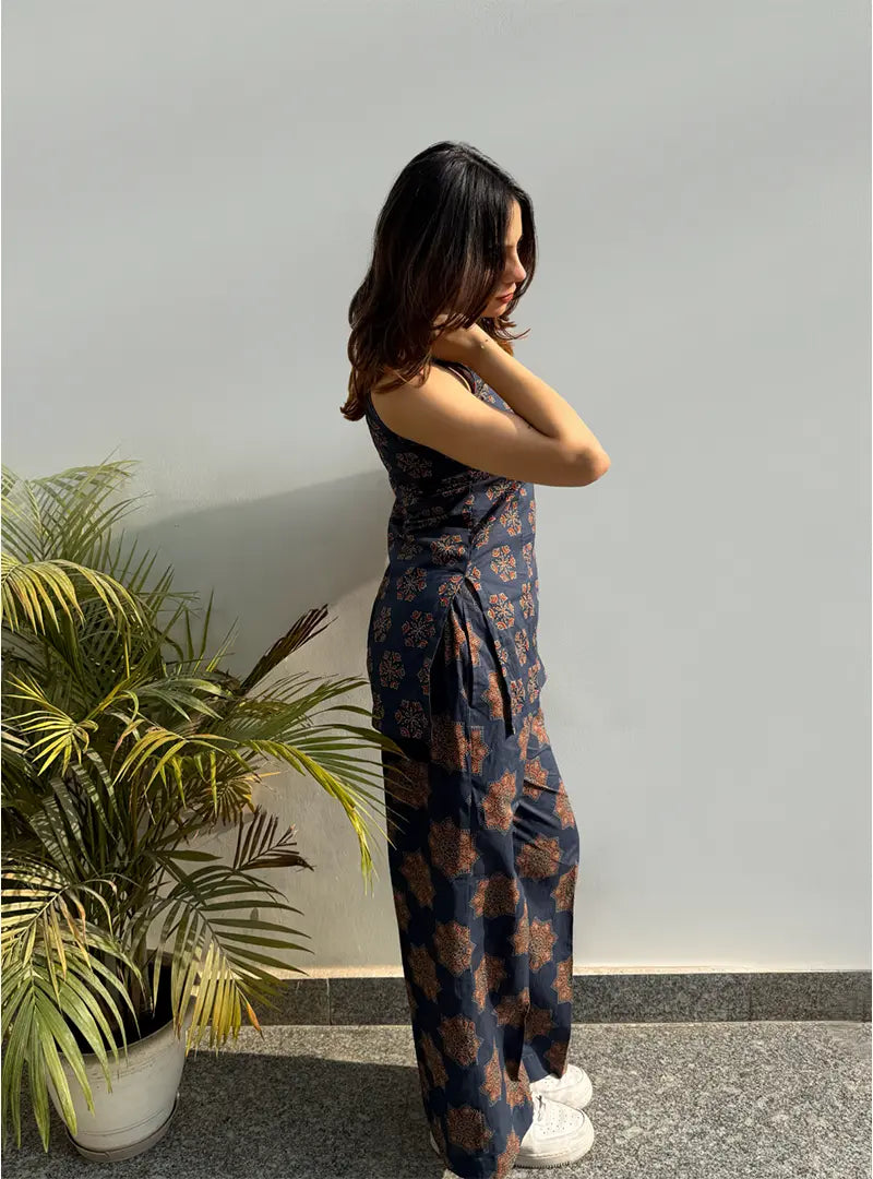 Avni Sleeveles Co-ord Set by Evara