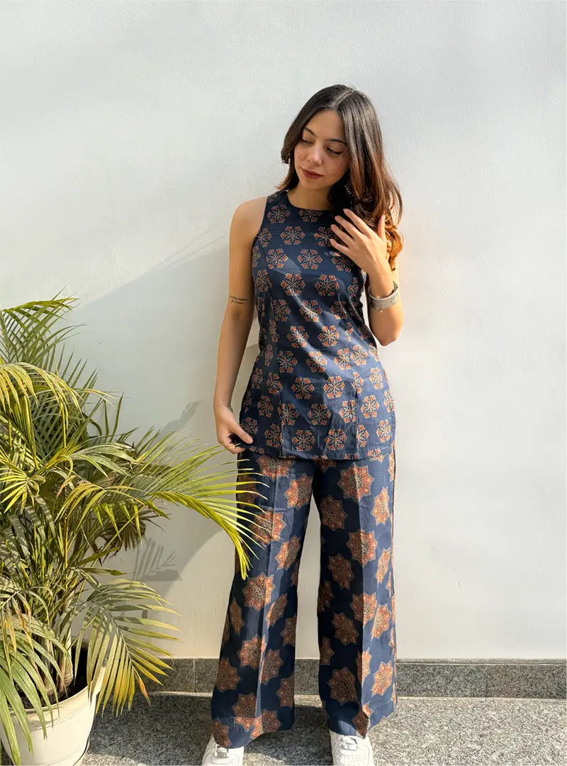 Avni Sleeveles Co-ord Set by Evara