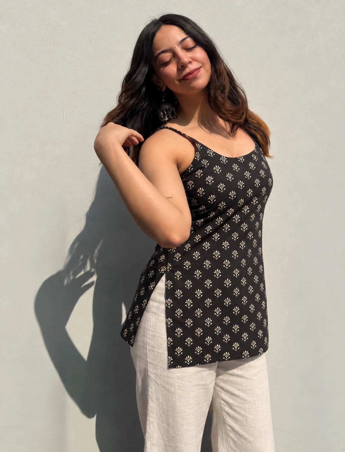 Dhirti Short Sleeveless Kurti