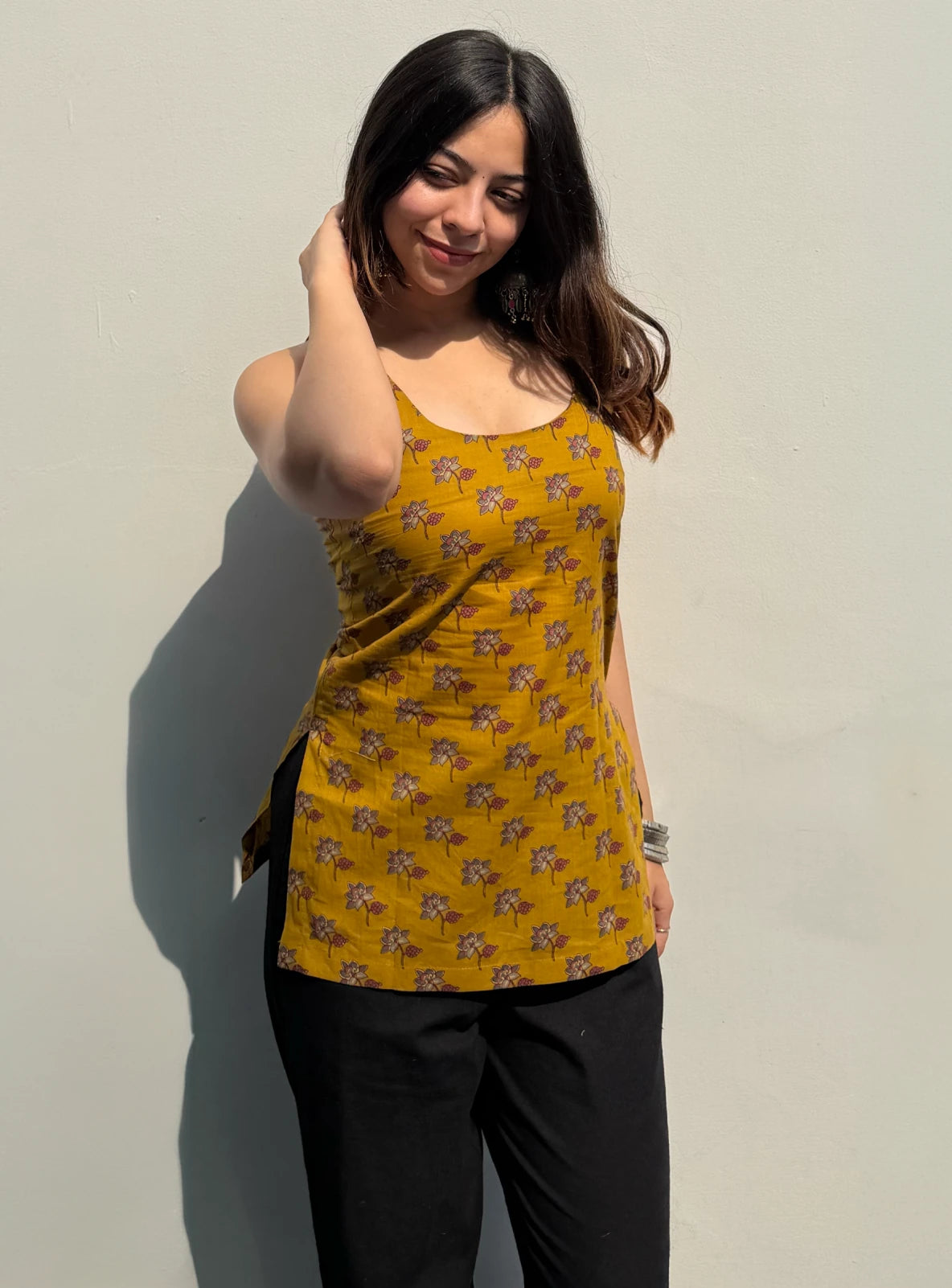 Qissa Short Sleeveless Kurti