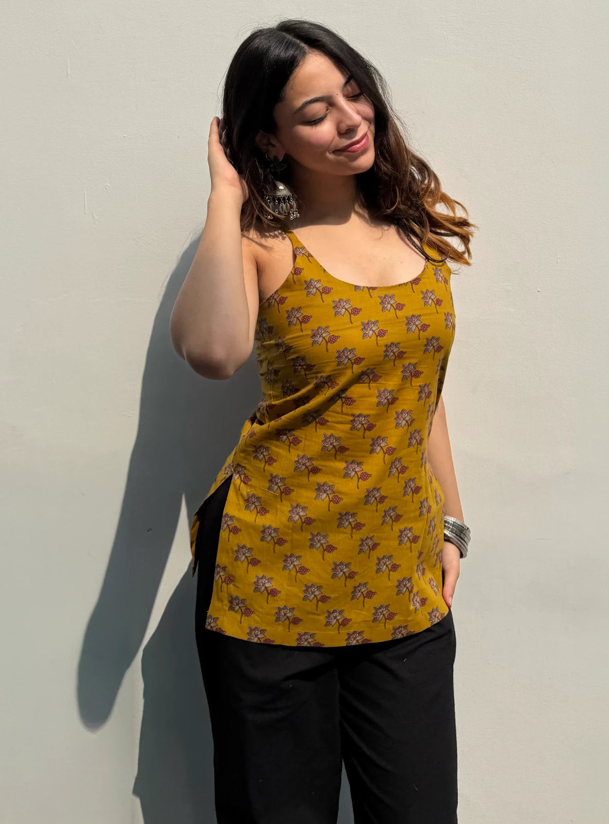 Qissa Short Sleeveless Kurti