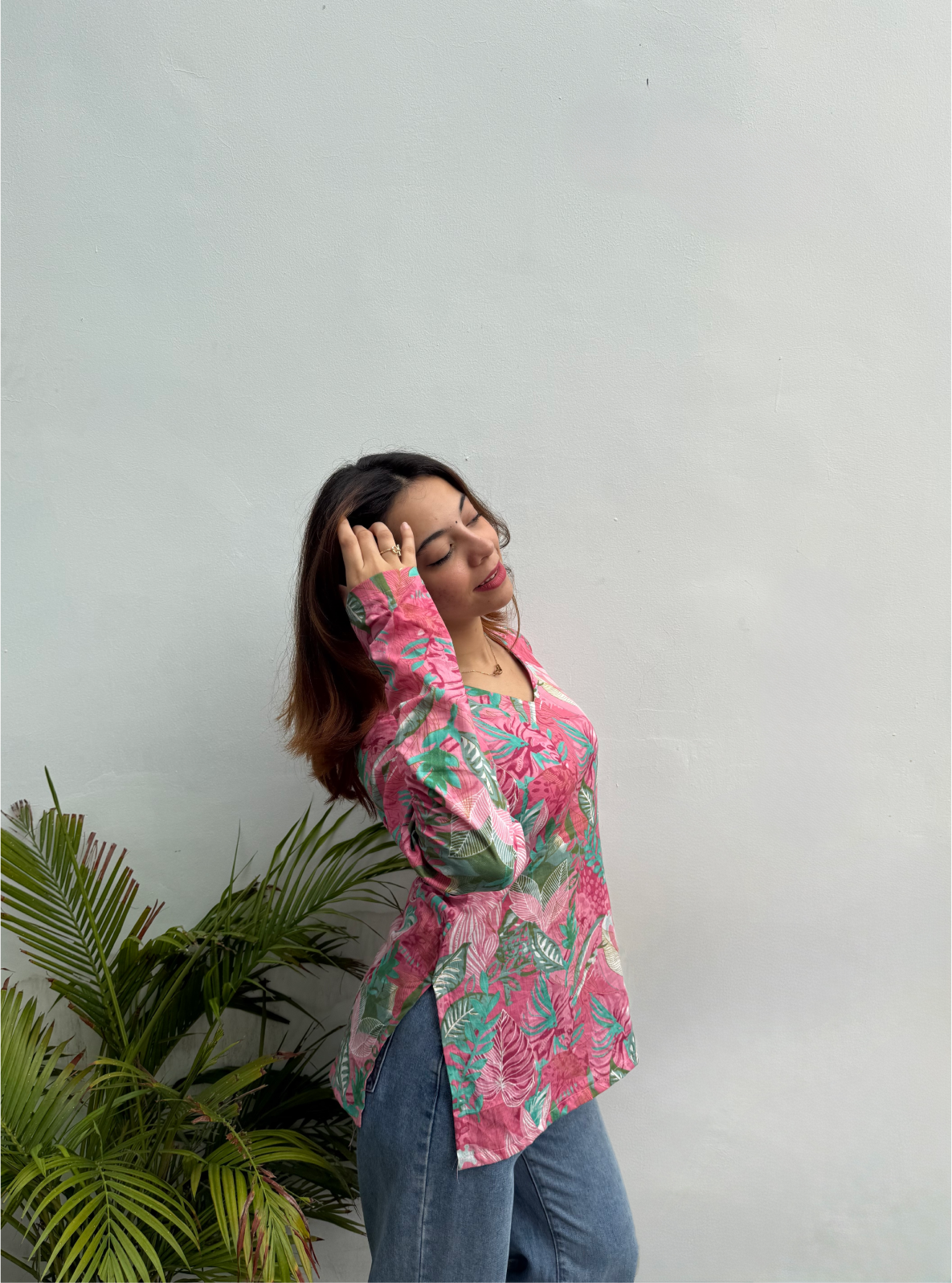 Colaba Cutting Straight Sleeves Kurti by Evara