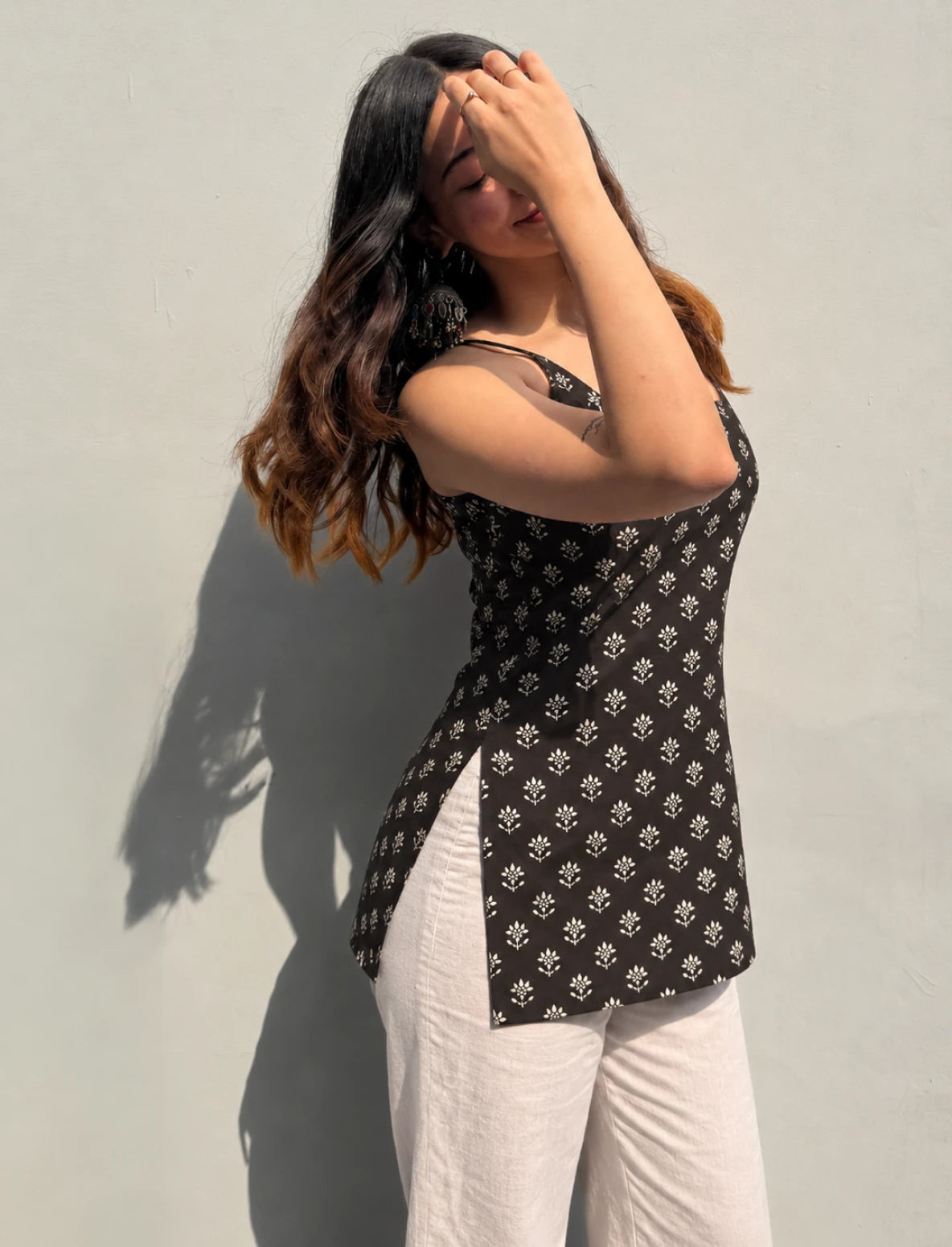 Dhirti Short Sleeveless Kurti