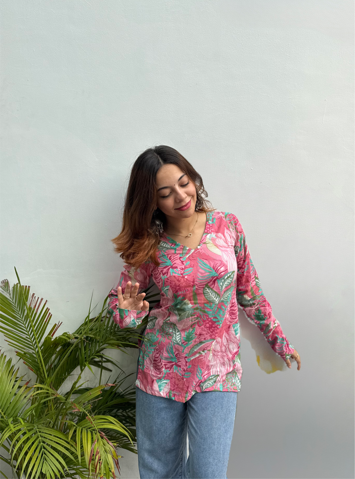 Colaba Cutting Straight Sleeves Kurti by Evara