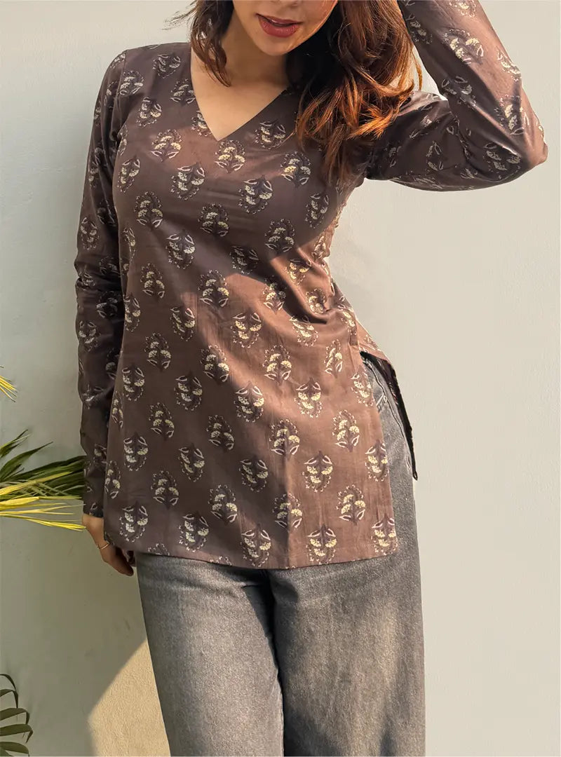 Bayaan Straight Sleeves Kurti by Evara