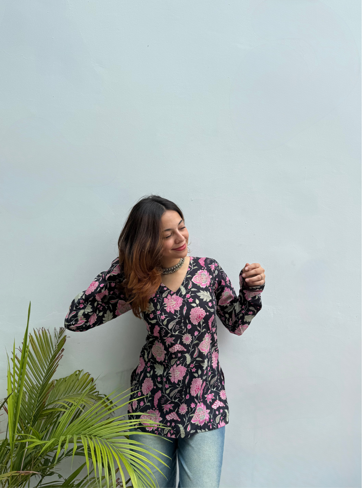 Powai Pataka Straight Sleeves Kurti by Evara