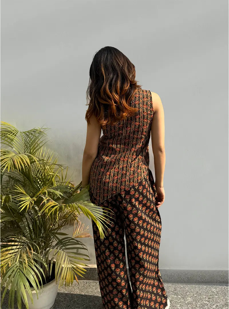 Aabha Sleeveles Co-ord Set by Evara