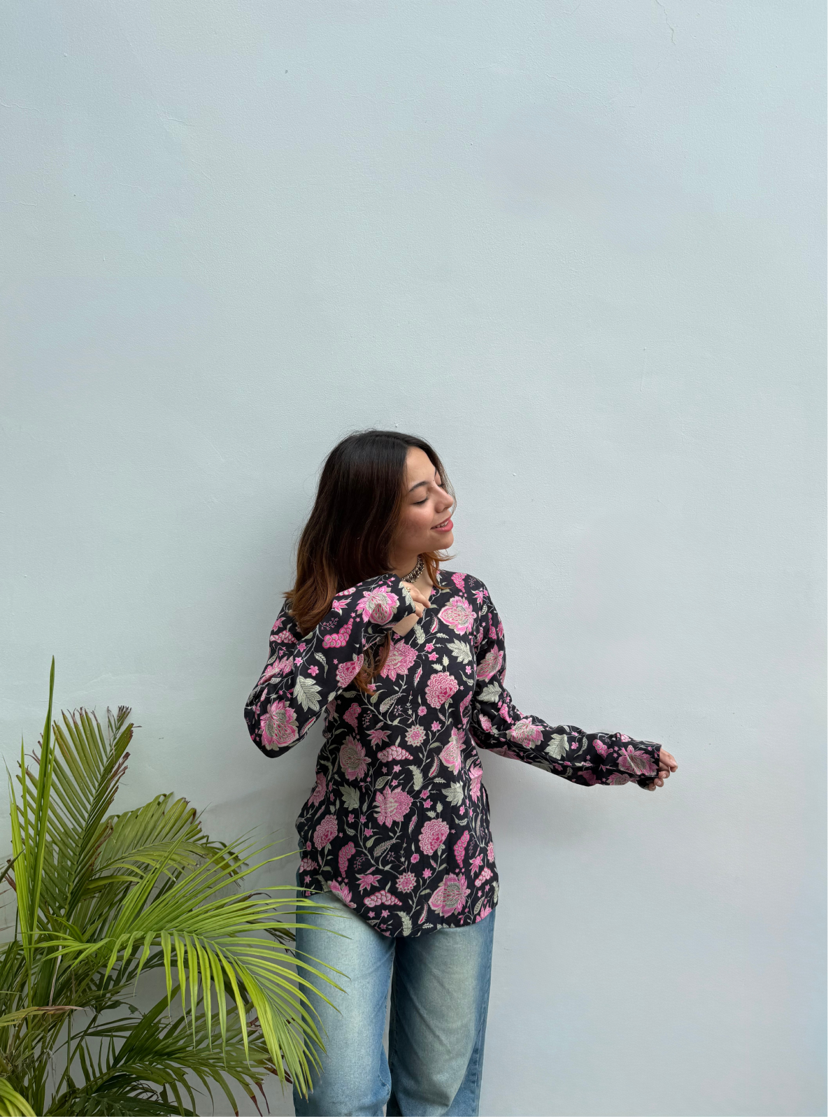 Powai Pataka Straight Sleeves Kurti by Evara