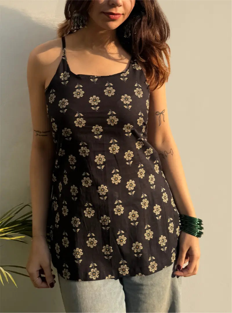 Akira Short Sleeveless Kurti by Evara