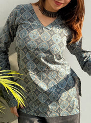 Aayat Straight Sleeves Kurti by Evara