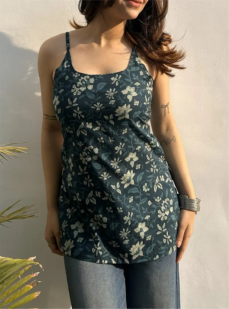 Rida Short Sleeveless Kurti by Evara