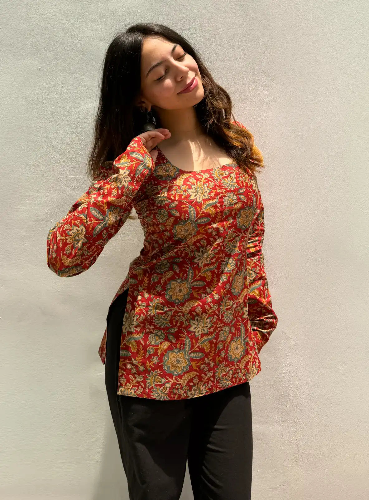 Bijli Gul Boat Neck Kurti