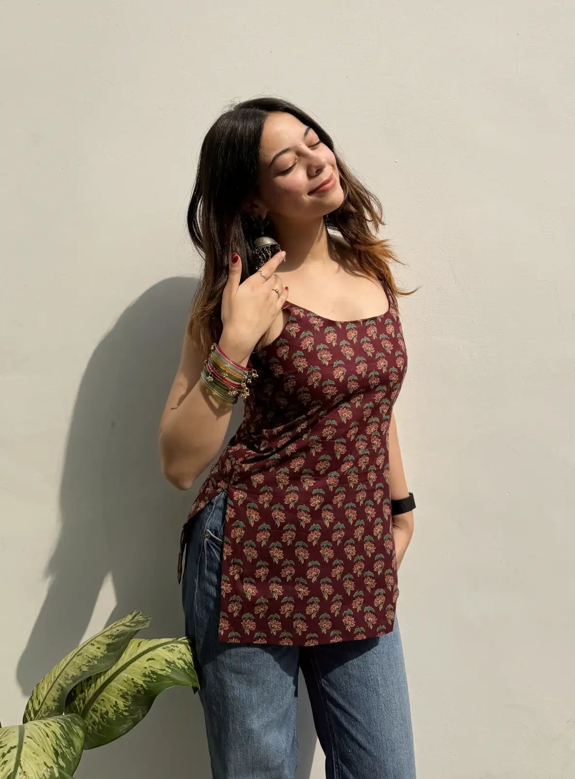 Geet Short Sleeveless Kurti