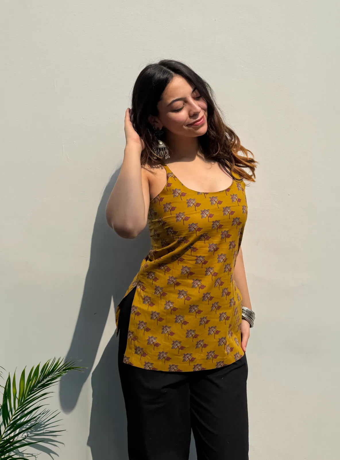 Qissa Short Sleeveless Kurti