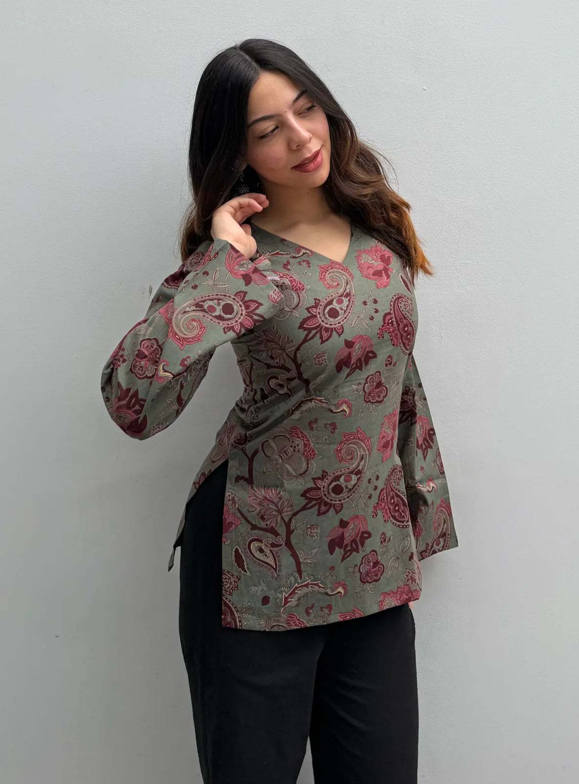 Vaidehi Bell Sleeves Kurti