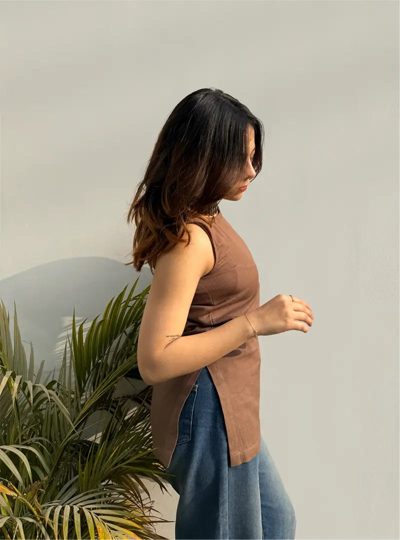 Kuhu Sleeveless Kurti by Evara