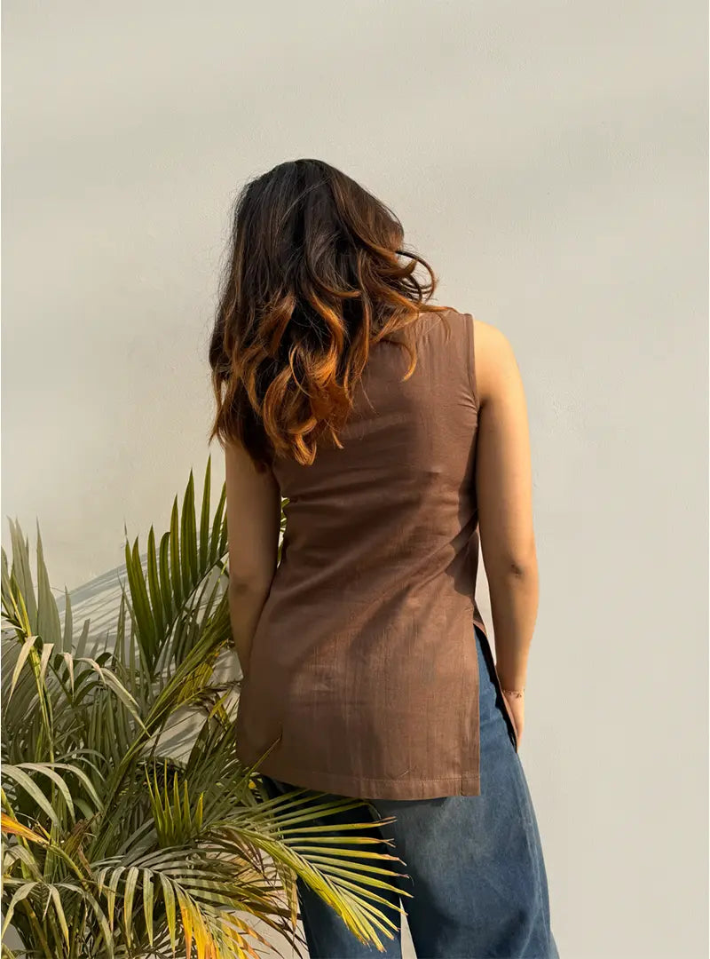 Kuhu Sleeveless Kurti by Evara