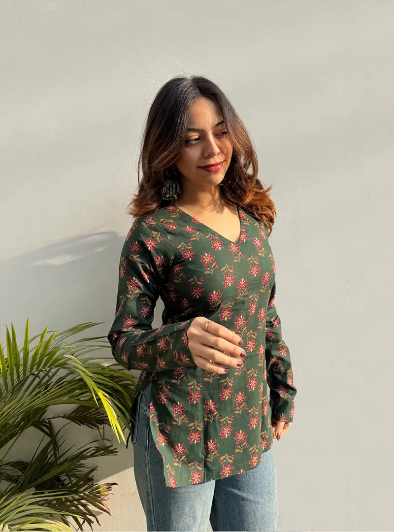 Dhaara Straight Sleeves Kurti