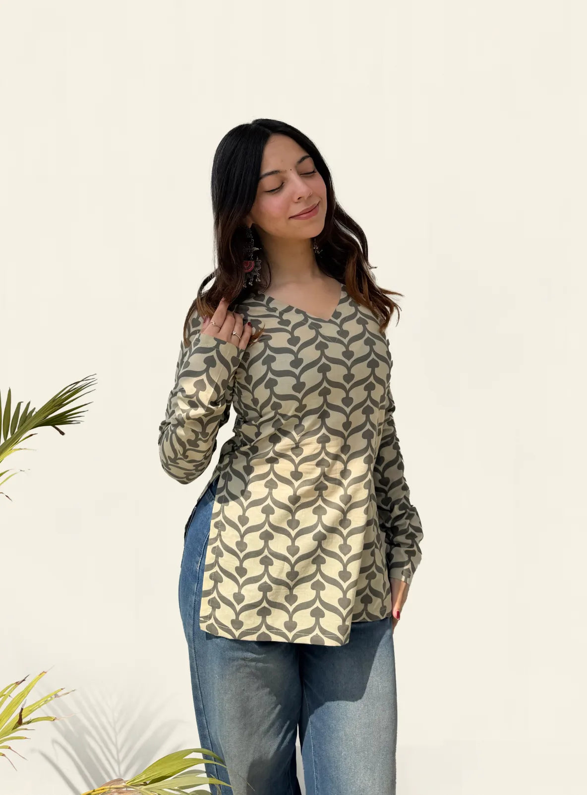 Aditri Straight Sleeves Kurti